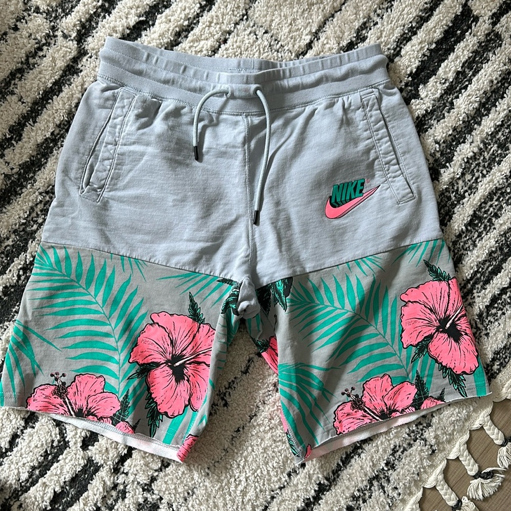 Nike Men’s Cotton shorts, Sz Med